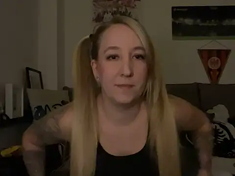 Snapshot of Ninimaus chatting on February 20, 2026, 9:04 pm Ninimaus online show from February 20, 2026, 9:04 pm