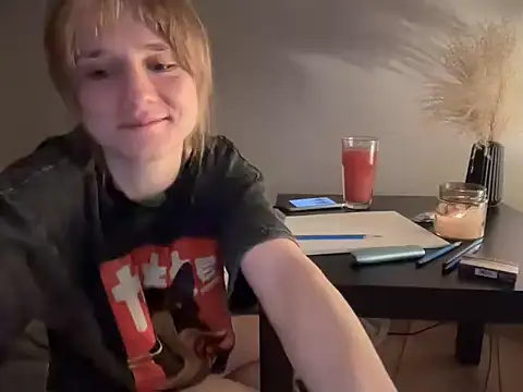 tesalove online show from March 24, 2026, 11:54 pm