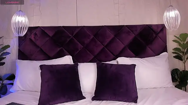 KittyLyne  online show from April 2, 2026, 12:25 pm