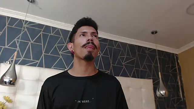 NoaahTylor online show from February 11, 2026, 8:14 pm