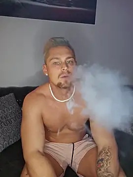 Snapshot of EddyRise- chatting on February 12, 2026, 8:26 pm EddyRise- online show from February 12, 2026, 8:26 pm