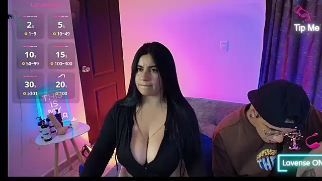 LATINLOVERS 1 online show from February 18, 2026, 5:42 pm