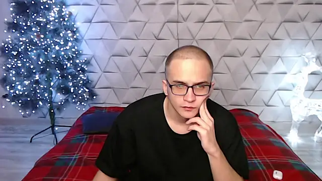 Snapshot of Pure_Aura chatting on February 14, 2026, 9:33 pm Pure Aura online show from February 14, 2026, 9:33 pm