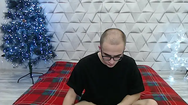 Snapshot of Pure_Aura chatting on February 17, 2026, 5:52 pm Pure Aura online show from February 17, 2026, 5:52 pm