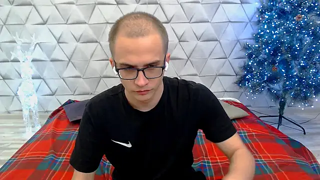 Snapshot of Pure_Aura chatting on February 27, 2026, 6:52 pm Pure Aura online show from February 27, 2026, 6:52 pm