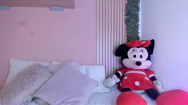 Winnie cutee online show from April 11, 2026, 3:11 am