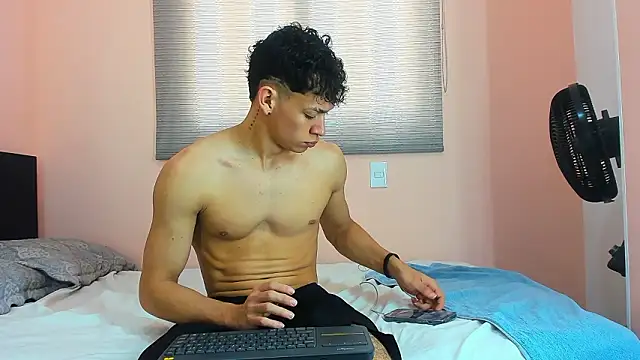 Muscle  Myke online show from February 28, 2026, 3:02 pm