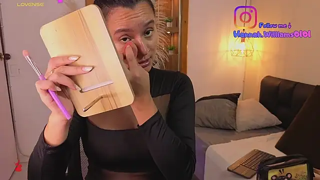 Snapshot of Hanna_Williams__ chatting on February 27, 2026, 3:06 am Hanna Williams online show from February 27, 2026, 3:06 am