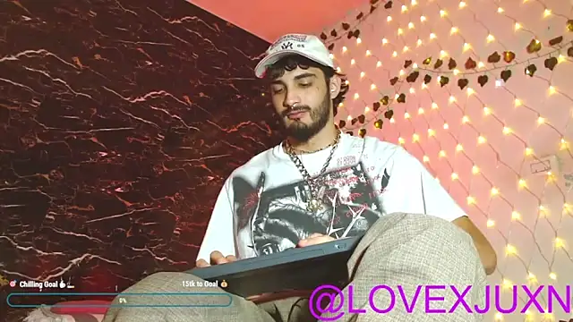 LovexJuxn8 online show from May 5, 2026, 1:24 am