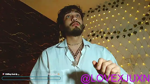 LovexJuxn8 online show from May 12, 2026, 12:52 am