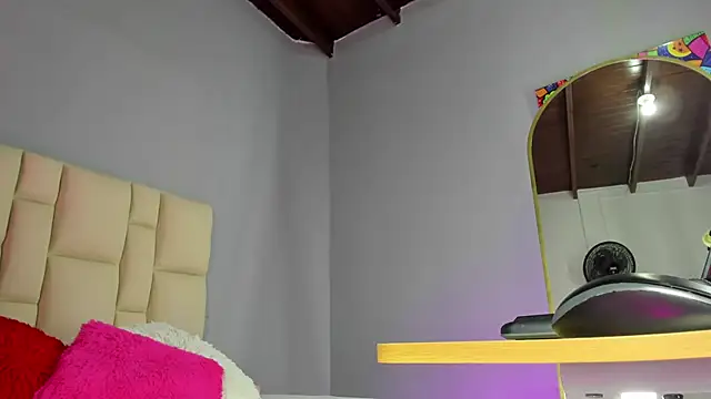 Snapshot of Zaphiro__Sky chatting on February 16, 2026, 8:43 am Zaphiro Sky online show from February 16, 2026, 8:43 am