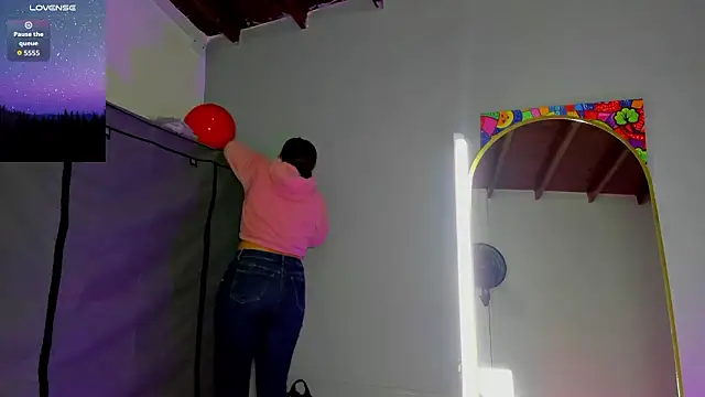 Snapshot of Zaphiro__Sky chatting on February 17, 2026, 8:33 am Zaphiro Sky online show from February 17, 2026, 8:33 am