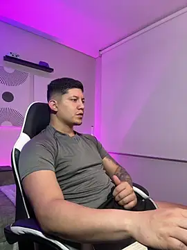  robertobaggioo online show from March 7, 2026, 6:43 am