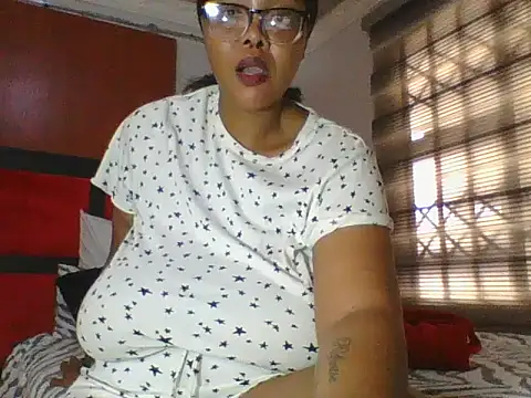 Snapshot of ShantelBootyBoobs chatting on February 23, 2026, 10:23 am ShantelBootyBoobs online show from February 23, 2026, 10:23 am