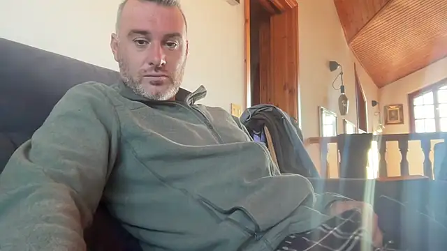 Snapshot of marcovik1 chatting on February 17, 2026, 9:39 am marcovik1 online show from February 17, 2026, 9:39 am