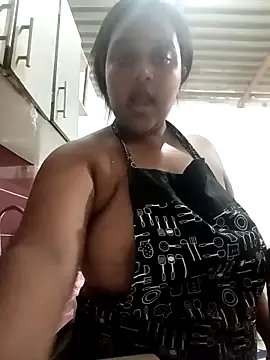 PerlaCurvasgrandes online show from March 9, 2026, 6:23 pm