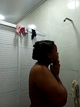 PerlaCurvasgrandes online show from March 12, 2026, 7:20 pm