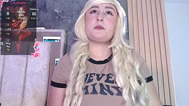 Hazumi Tsu online show from April 30, 2026, 2:40 am