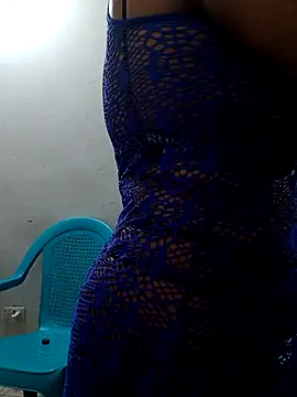 Snapshot of honey-suckle chatting on February 18, 2026, 6:48 pm honey-suckle online show from February 18, 2026, 6:48 pm