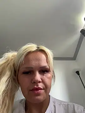BlondeMilfXo online show from May 14, 2026, 10:22 am