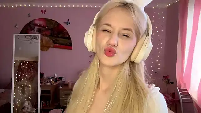 Snapshot of MelissaZaria chatting on April 24, 2026, 6:38 am MelissaZaria online show from April 24, 2026, 6:38 am