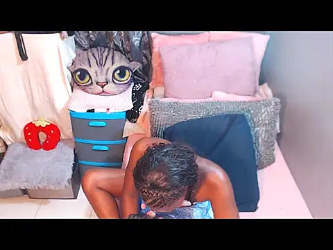 alanalaurent15 online show from April 12, 2026, 11:48 am