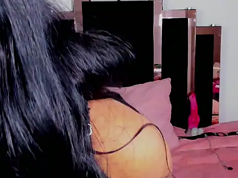 Queen-Bee  online show from February 19, 2026, 9:00 pm