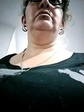  Saraqueen online show from March 15, 2026, 12:05 am