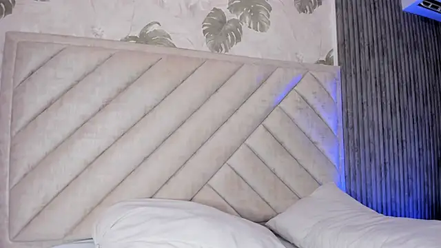 Snapshot of SarahRizof chatting on March 7, 2026, 5:37 am SarahRizof online show from March 7, 2026, 5:37 am