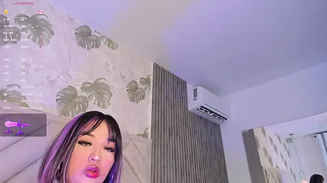 Snapshot of SarahRizof chatting on March 25, 2026, 5:46 am SarahRizof online show from March 25, 2026, 5:46 am