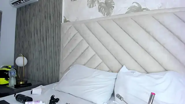 Snapshot of SarahRizof chatting on March 28, 2026, 5:07 am SarahRizof online show from March 28, 2026, 5:07 am