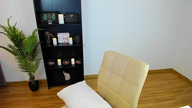 khloe starrr online show from March 16, 2026, 1:48 pm