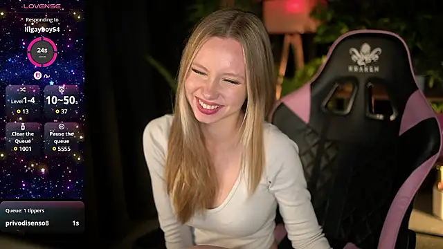 Snapshot of SweetDaisy_me chatting on March 2, 2026, 3:41 pm SweetDaisy me online show from March 2, 2026, 3:41 pm