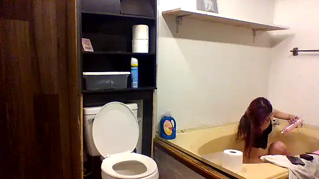 Snapshot of issyamazin chatting on February 17, 2026, 4:35 pm issyamazin online show from February 17, 2026, 4:35 pm