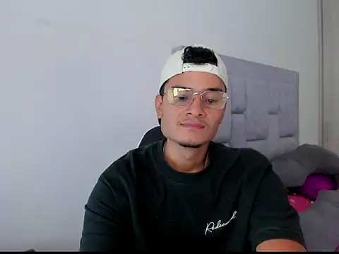 Snapshot of FredericSloan chatting on February 24, 2026, 8:51 pm FredericSloan online show from February 24, 2026, 8:51 pm