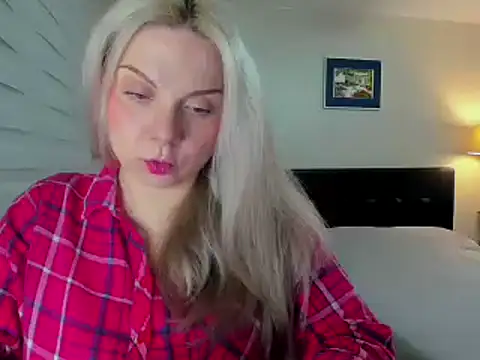 Snapshot of i_love_iva chatting on February 23, 2026, 6:33 am i love iva online show from February 23, 2026, 6:33 am