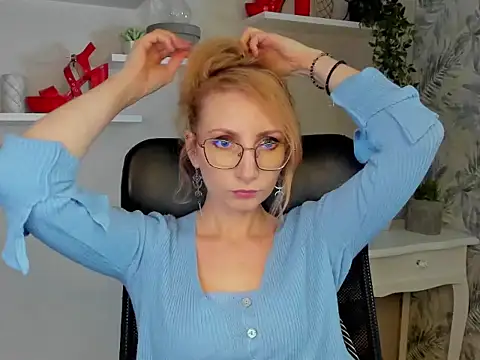 CinderellaMoon online show from March 3, 2026, 6:30 am