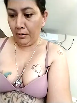 Snapshot of Arely_Sweet chatting on February 17, 2026, 3:51 pm Arely Sweet online show from February 17, 2026, 3:51 pm