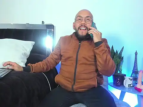 Snapshot of King_bear_25 chatting on March 5, 2026, 2:07 am King bear 25 online show from March 5, 2026, 2:07 am