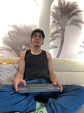 abrilandjulian online show from April 9, 2026, 11:48 am