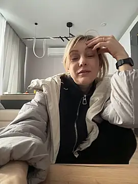 Snapshot of CarmenBlues_ chatting on March 4, 2026, 7:36 am CarmenBlues online show from March 4, 2026, 7:36 am