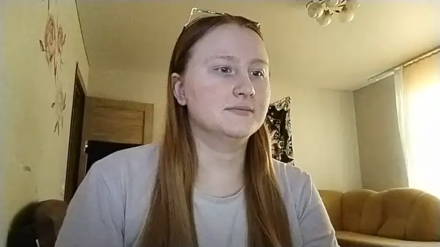 AnikaLipps online show from May 7, 2026, 1:38 pm