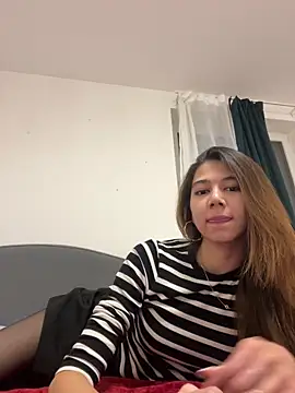 Snapshot of KiraVixenSweet chatting on February 14, 2026, 12:51 am KiraVixenSweet online show from February 14, 2026, 12:51 am