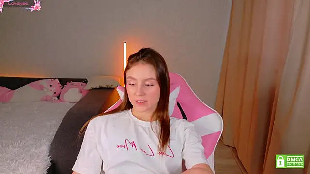 KateNickson online show from March 22, 2026, 5:33 am