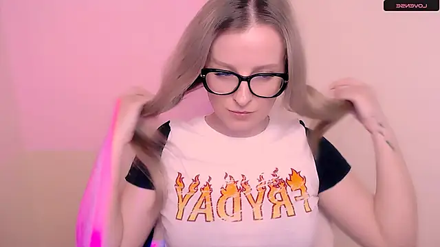 AnnePeach online show from April 9, 2026, 6:13 pm