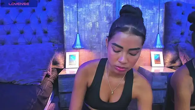 ninareyes online show from February 16, 2026, 9:33 pm