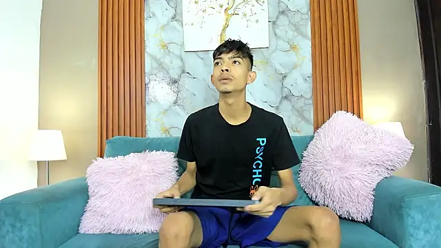 KITTY BOSH online show from March 25, 2026, 1:28 pm