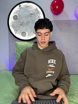 Snapshot of Lucian-greyy chatting on February 15, 2026, 7:27 am Lucian-greyy online show from February 15, 2026, 7:27 am