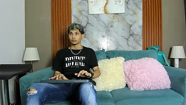 YOUNG BOYS HELL online show from March 6, 2026, 1:13 am