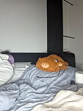 Snapshot of Cinnamonbunn chatting on February 14, 2026, 3:58 am Cinnamonbunn online show from February 14, 2026, 3:58 am